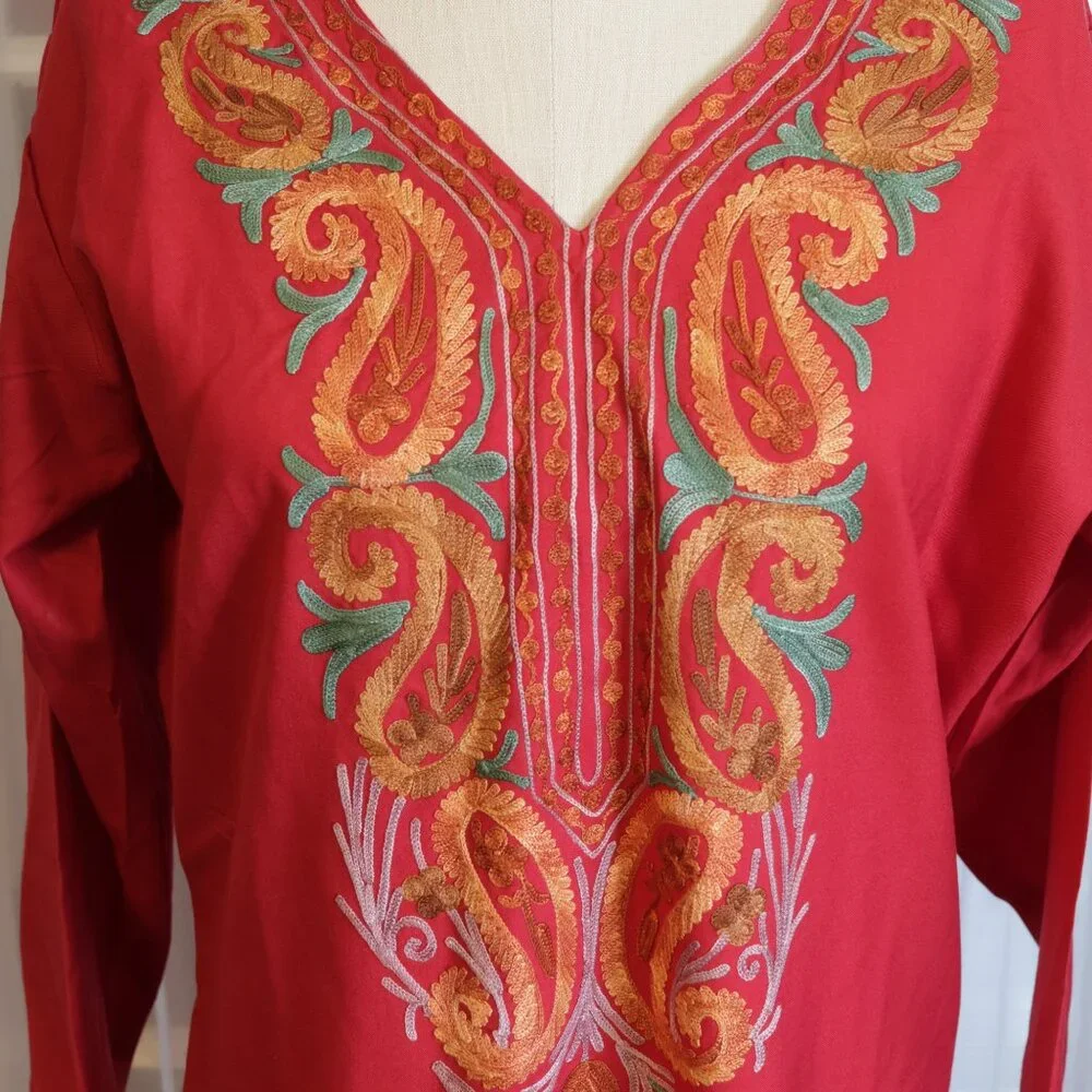 NWOT Large Red Tunic with Beautiful Design - Picture 4 of 4
